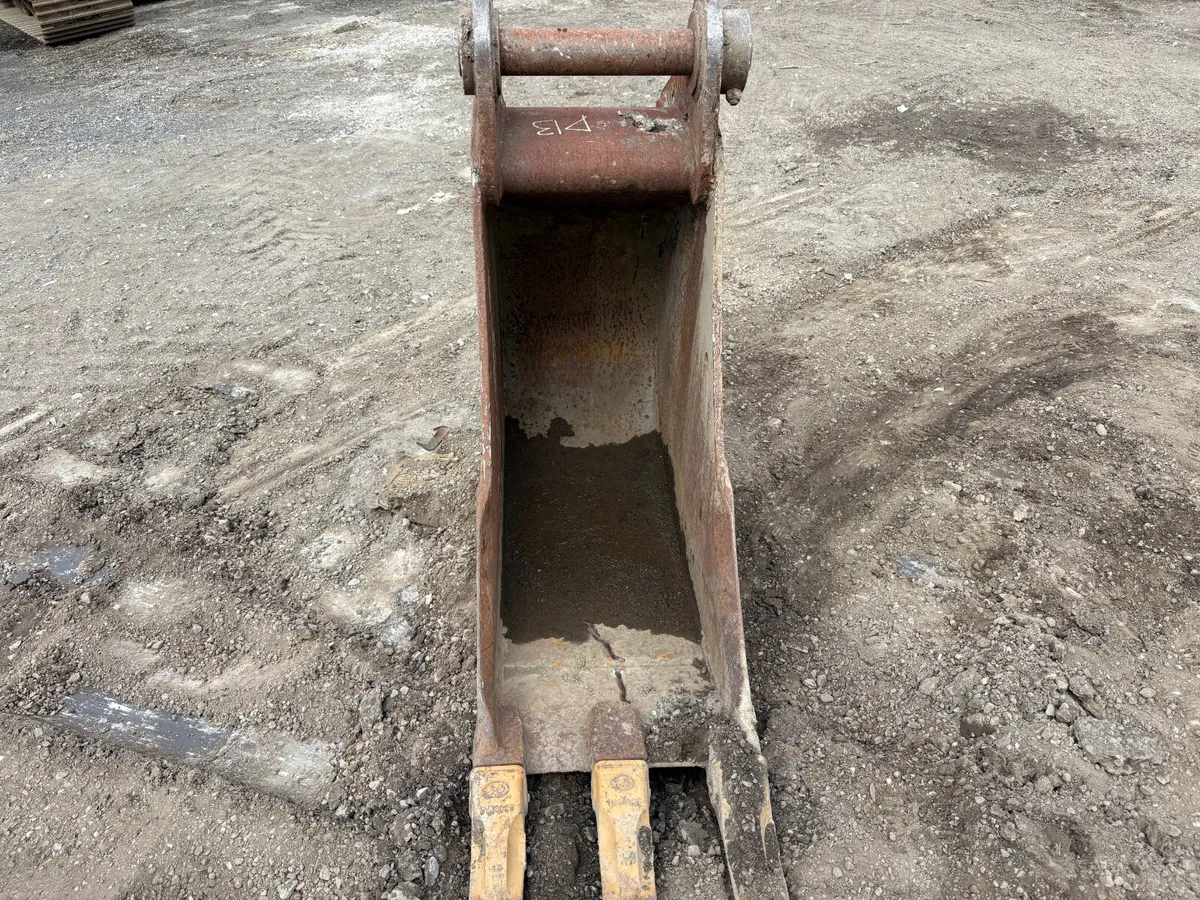 Trenching Bucket (D13) - Image 1