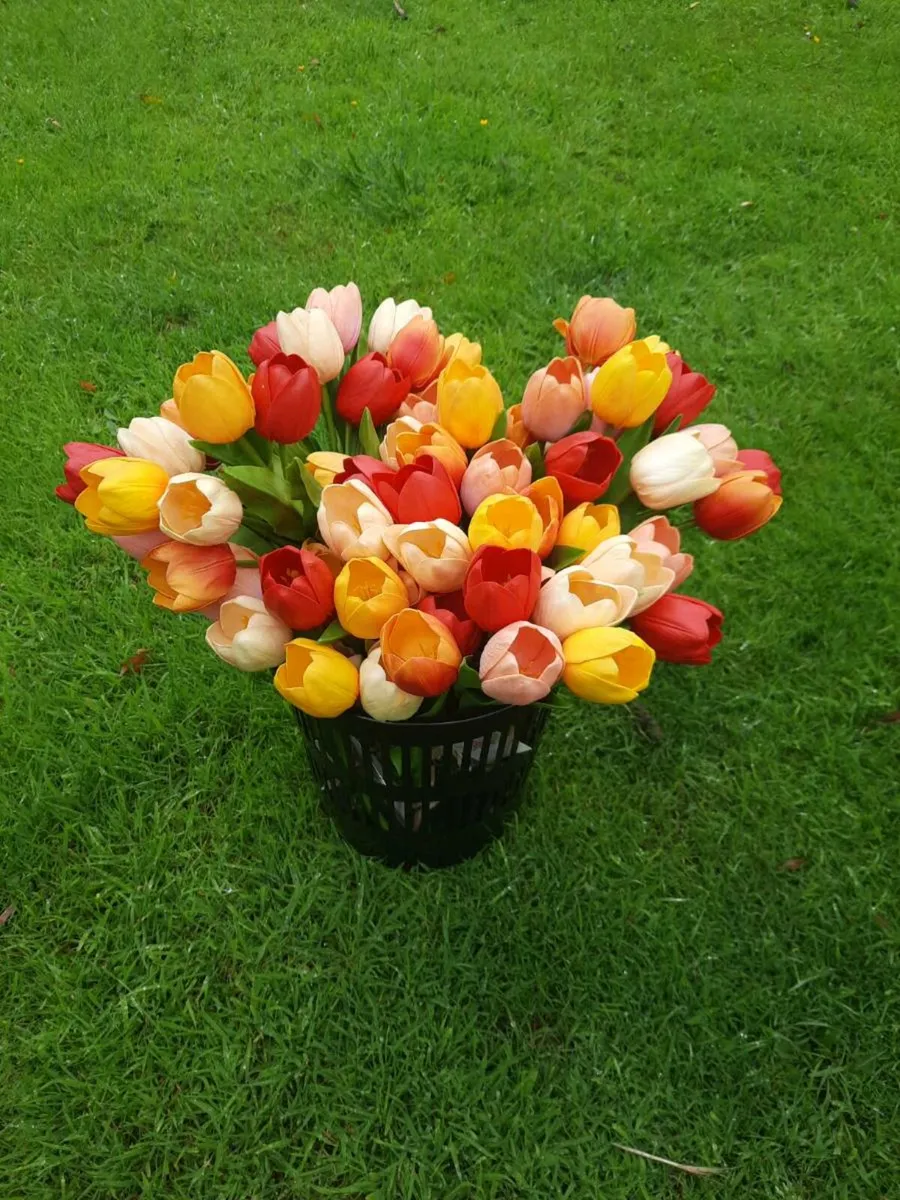 Beautiful artifical flowers new - Image 1