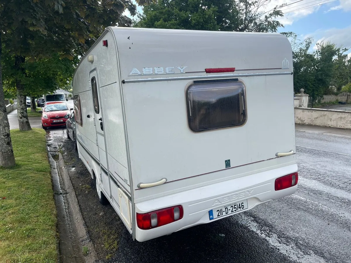2 birth caravan - Image 4