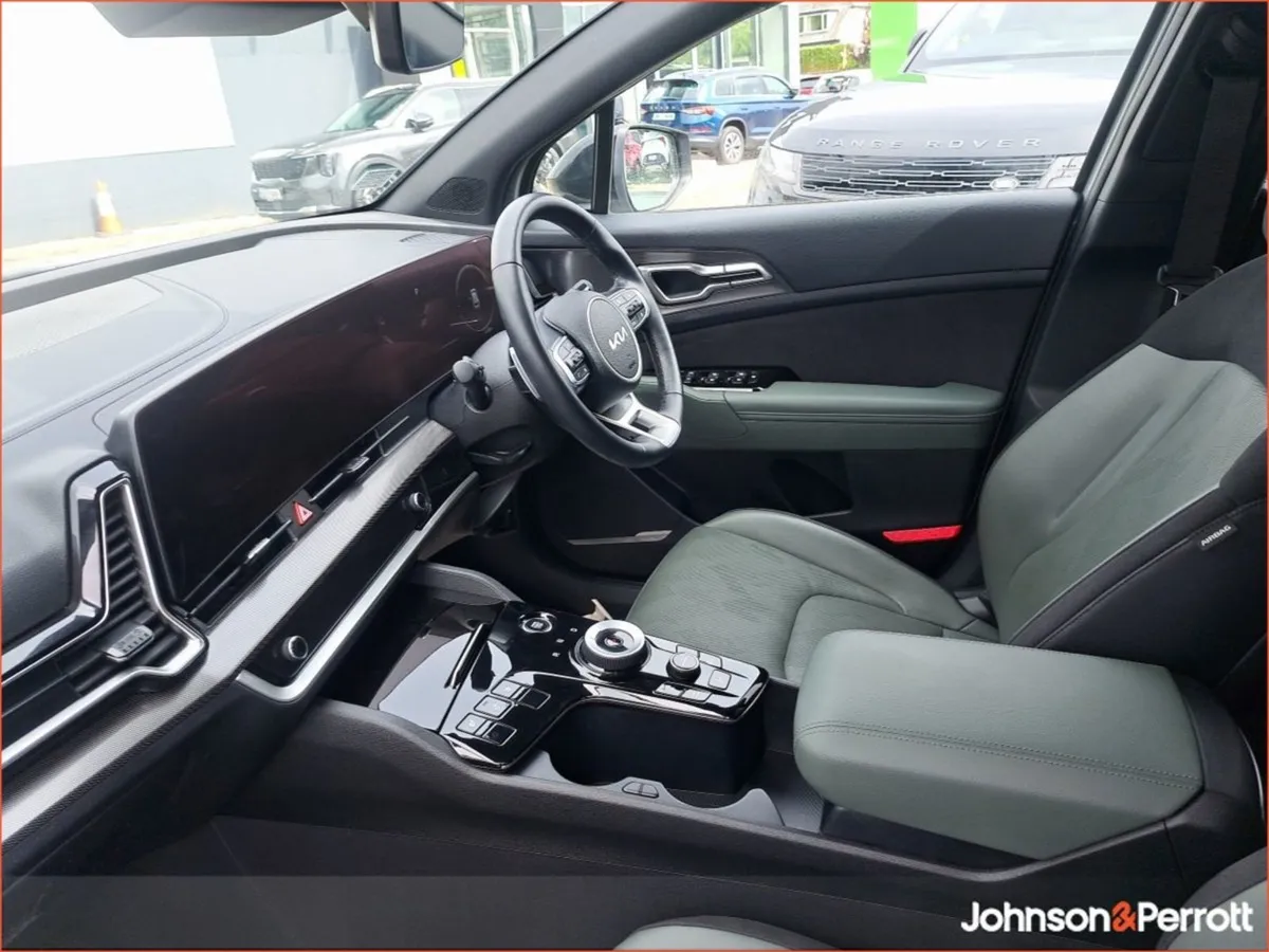 Kia Sportage Anniversary Edition Plug-in Hybrid - Image 4