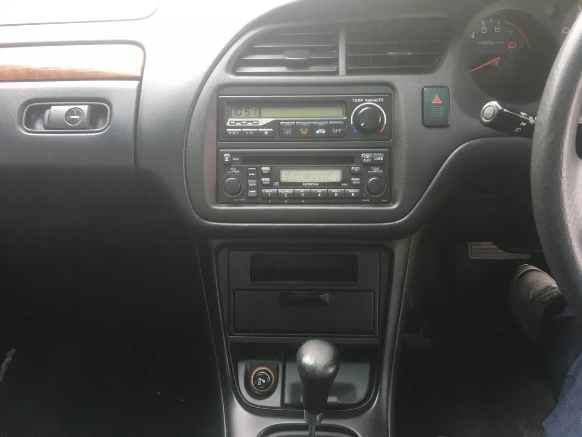 Honda Accord 2002 - Image 2