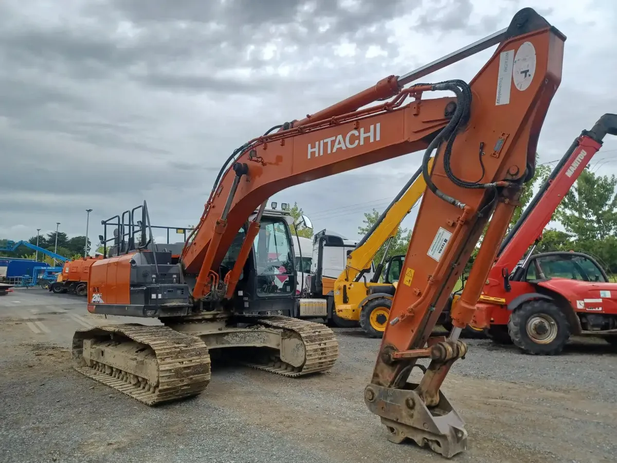 2021 Hitachi Zaxis 210LC Excavator For Auction - Image 2