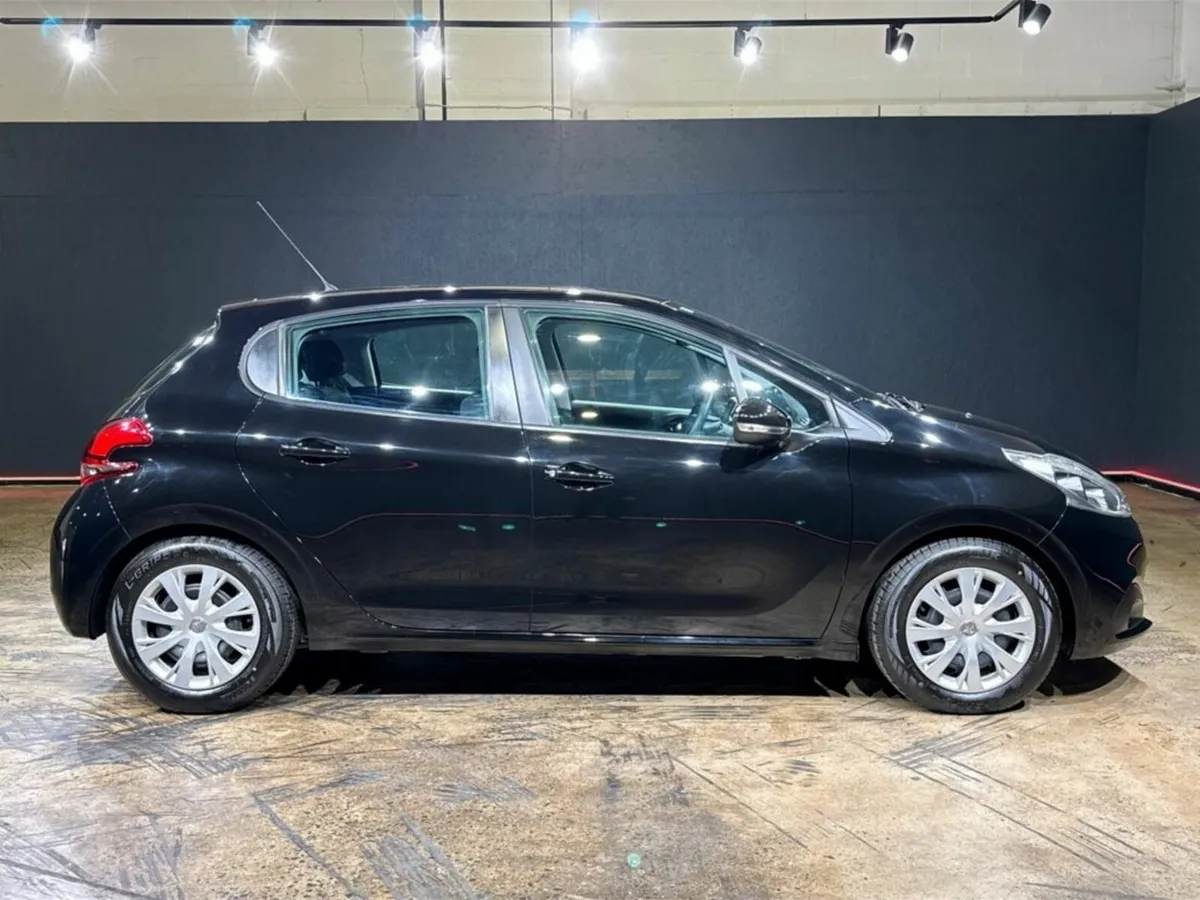 Peugeot 208 1.2 AUTOMATIC - Image 3