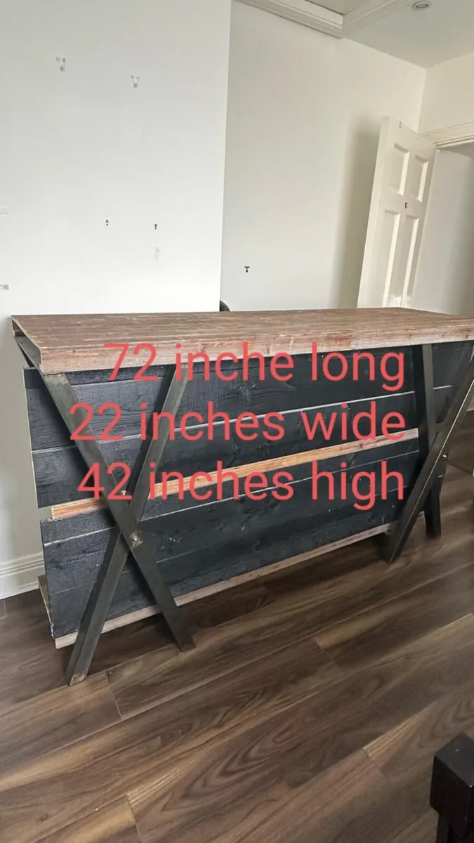 Reception desk - Image 1