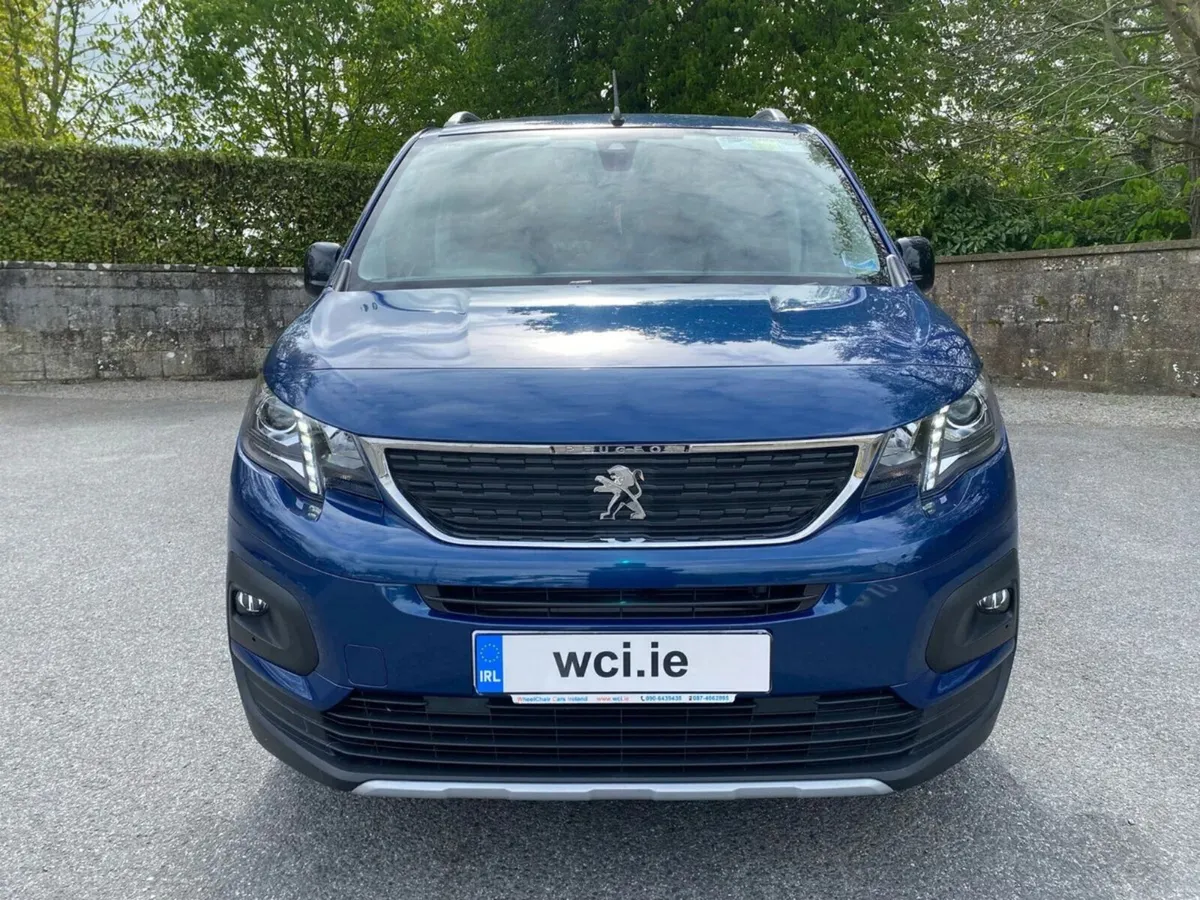 Wheelchair Taxi Peugeot Rifter - Image 2