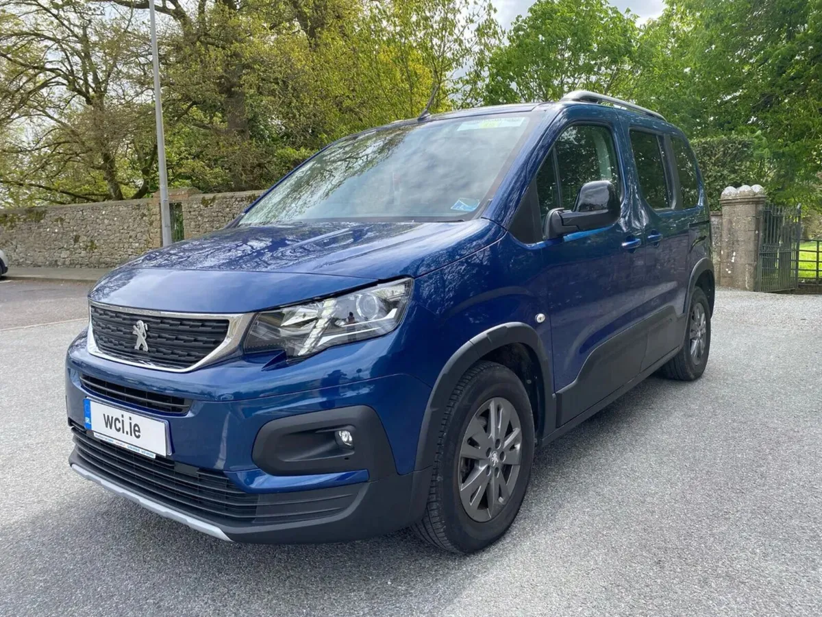 Wheelchair Taxi Peugeot Rifter - Image 3
