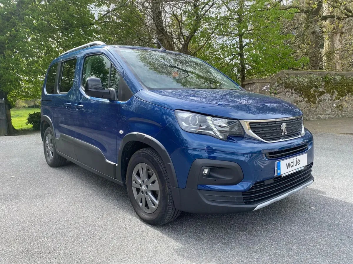 Wheelchair Taxi Peugeot Rifter - Image 4