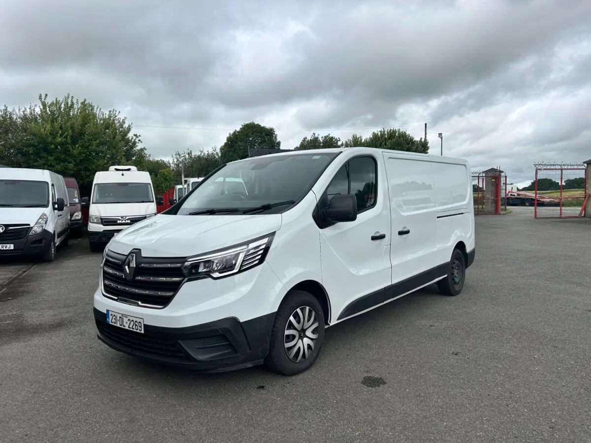 Renault Trafic 2023 lwb bluedci, white - Image 1