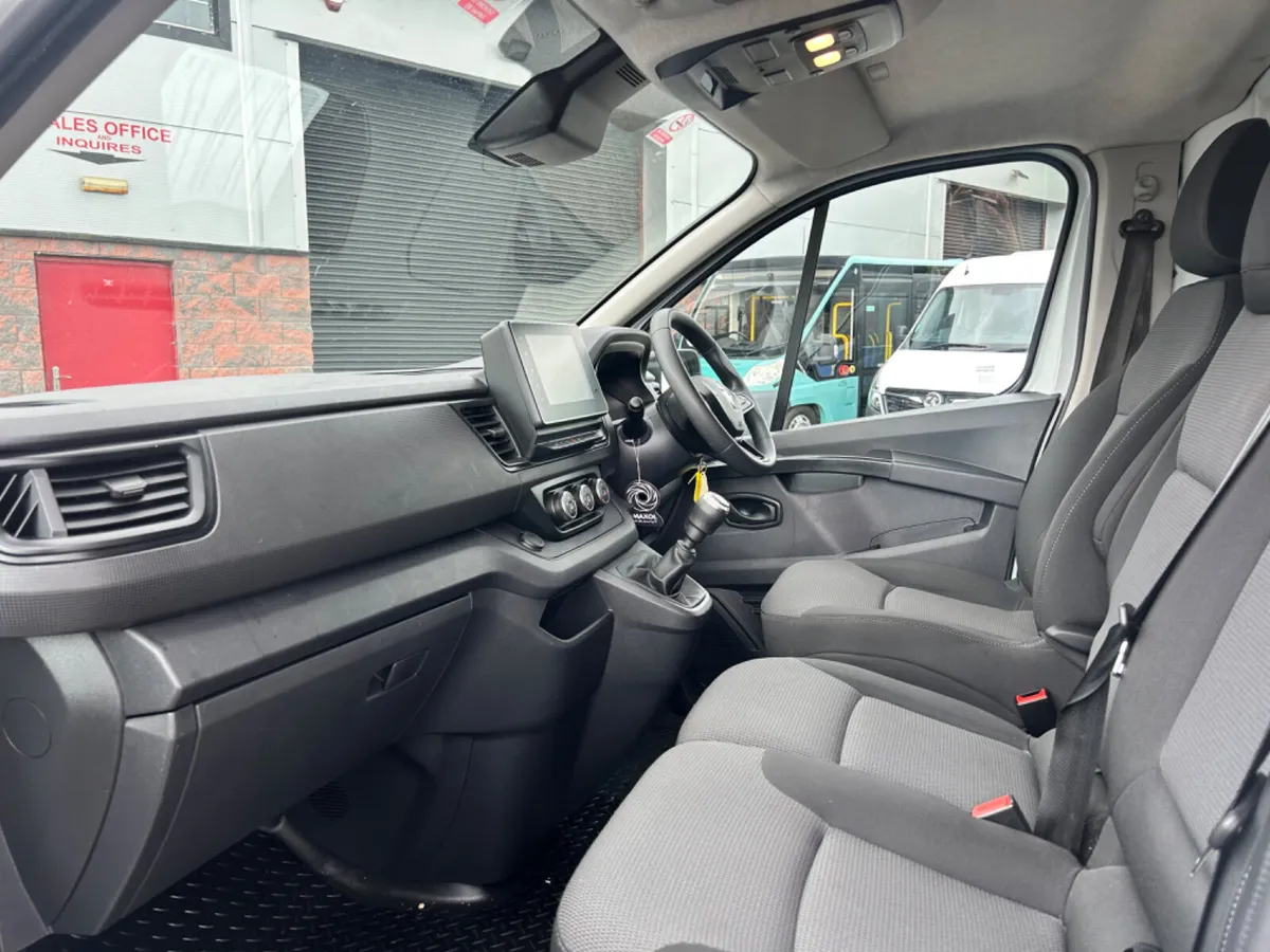Renault Trafic 2023 lwb bluedci, white - Image 4