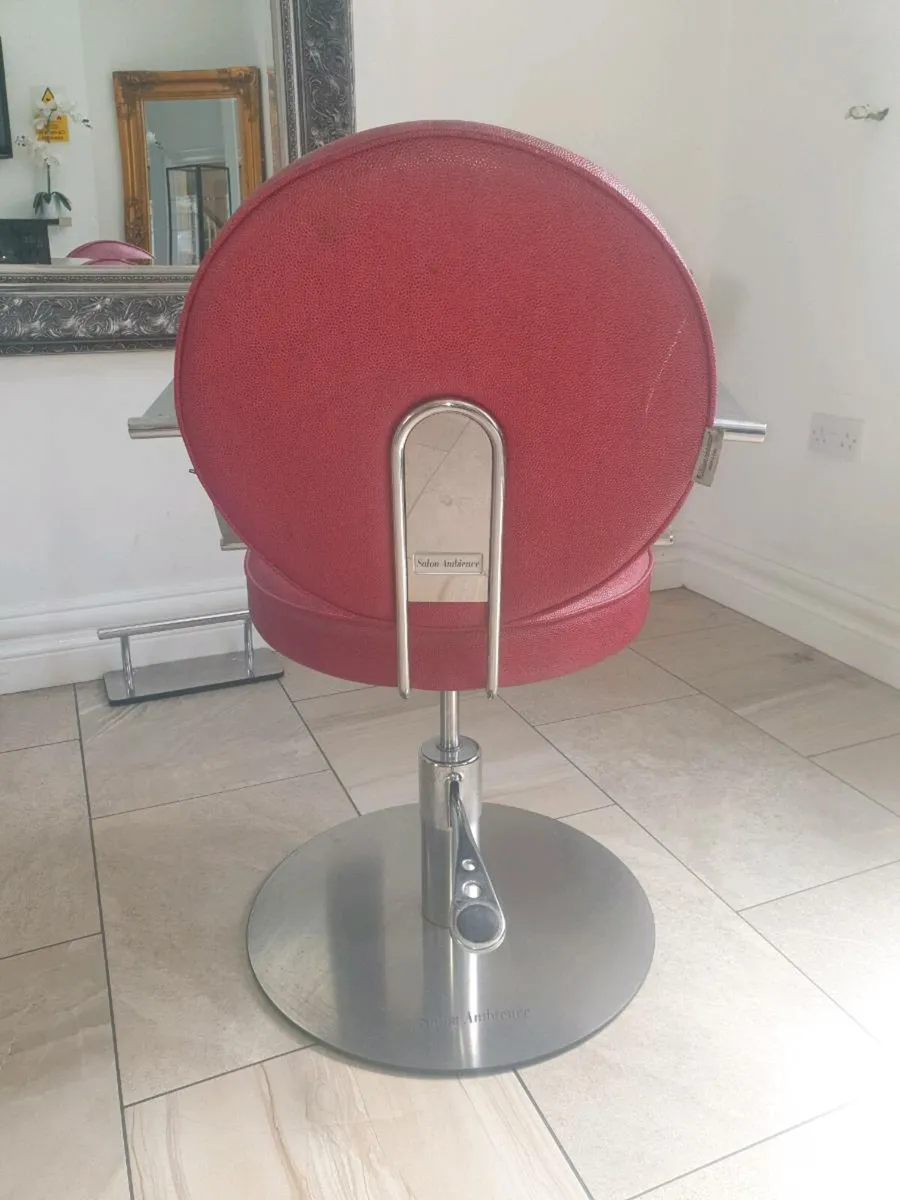 Styling chairs - Image 2