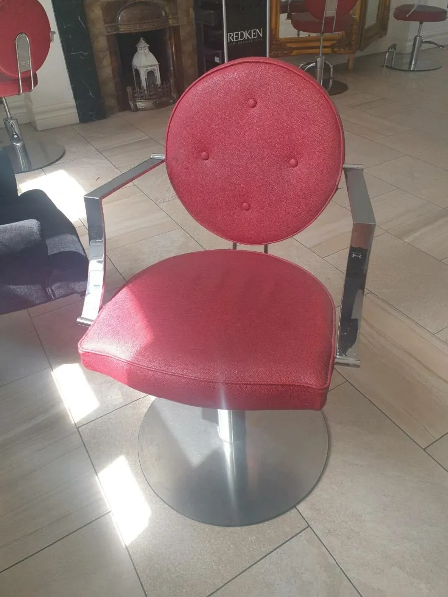 Styling chairs - Image 3