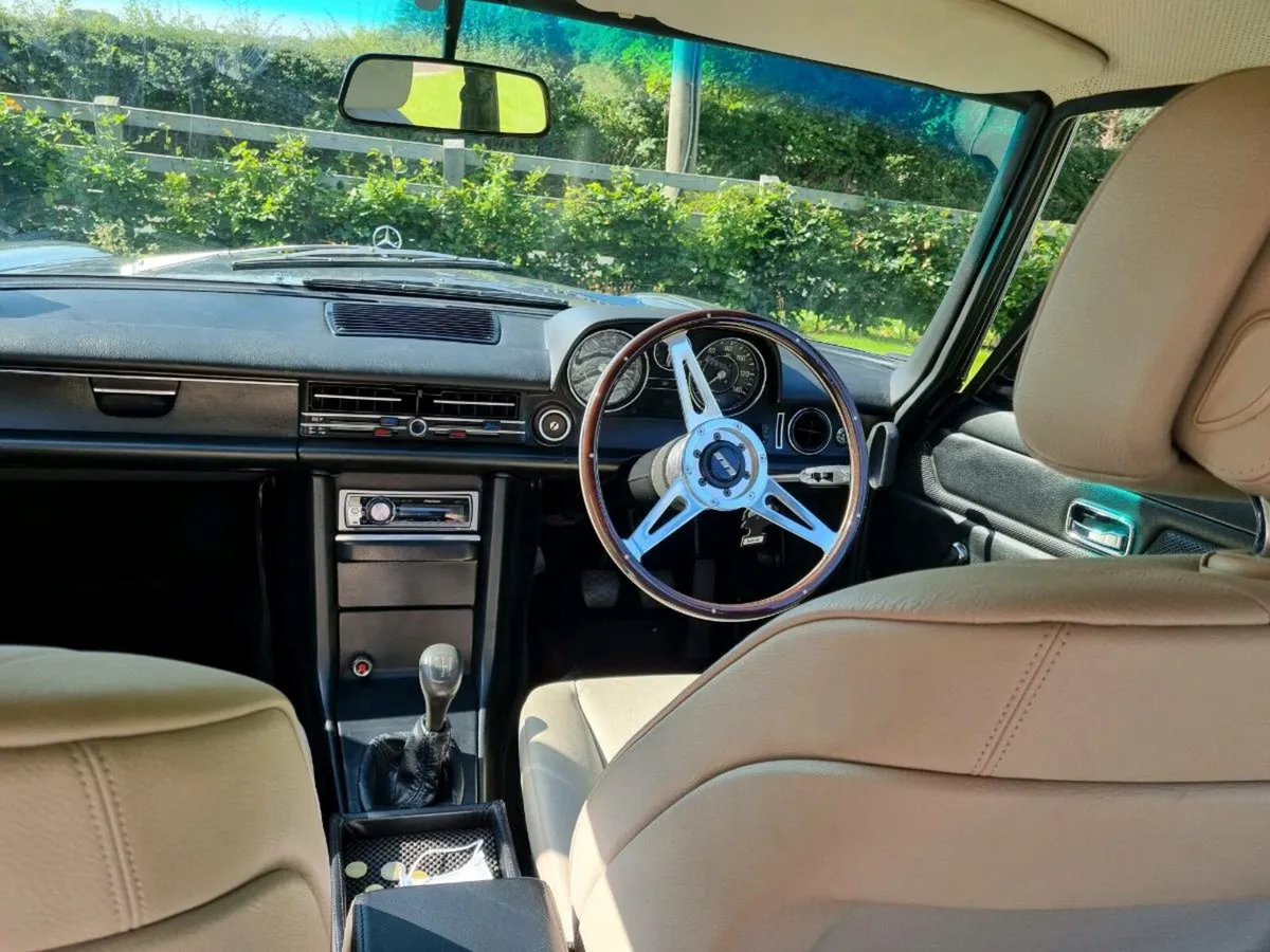 1975 Vintage Mercedes 200 W115  2L - Image 4