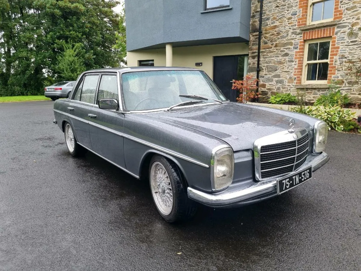 1975 Vintage Mercedes 200 W115  2L - Image 2