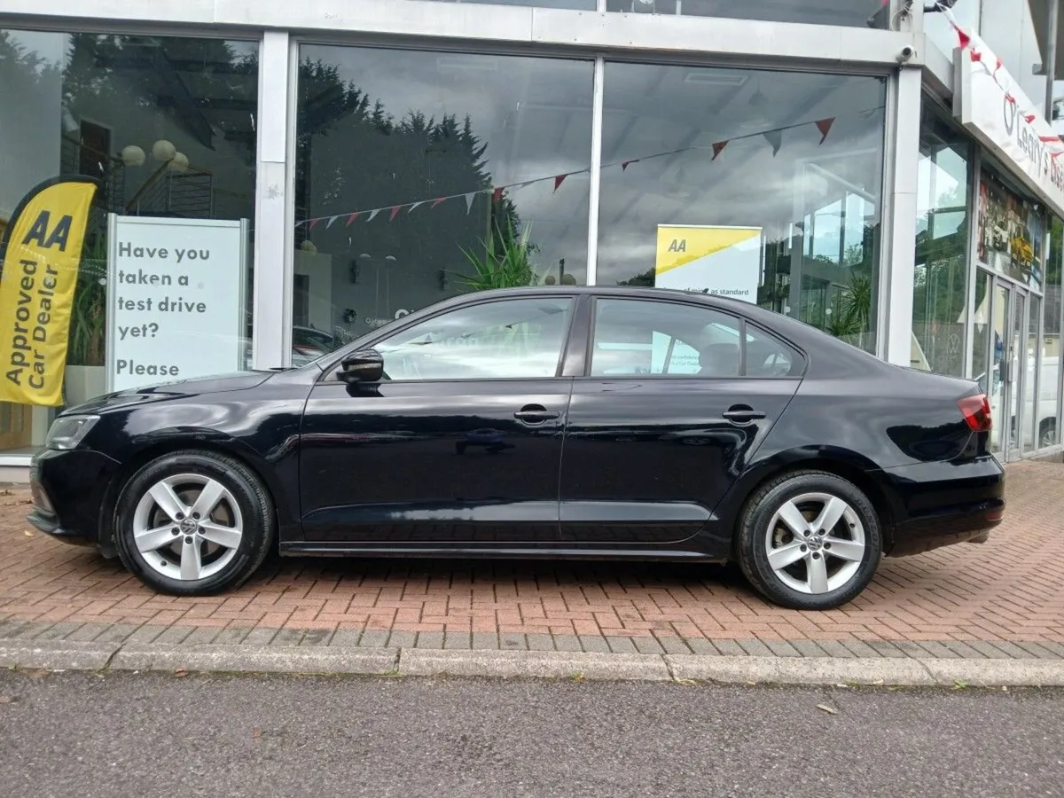 Volkswagen Jetta 2.0 TDI 110HP Comfortline  Black - Image 4