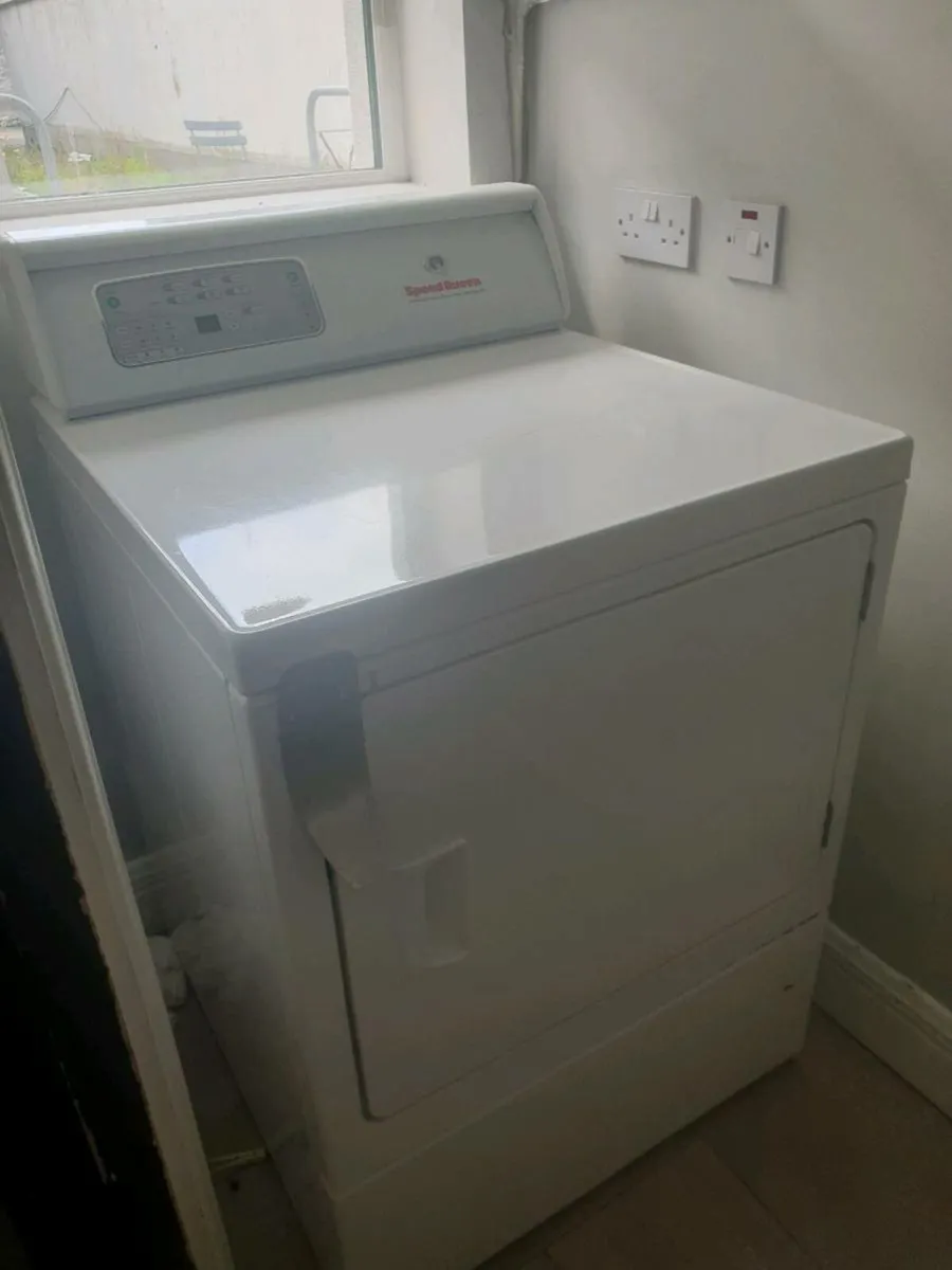 Speed queen Commercial gas dryer - Image 1