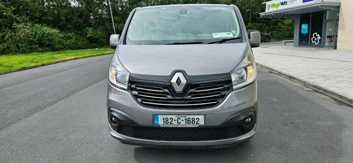 RENAULT TRAFIC SPORT - Image 2
