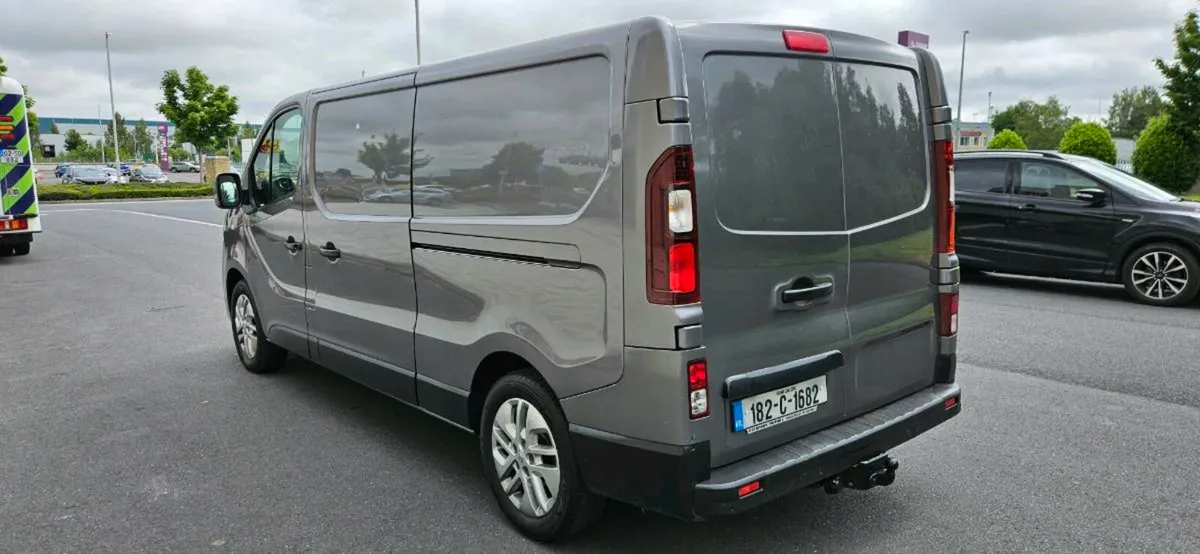 RENAULT TRAFIC SPORT - Image 4