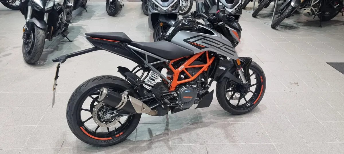 KTM 125 Duke - Image 3