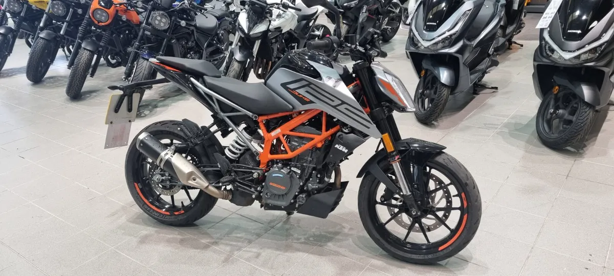 KTM 125 Duke - Image 1