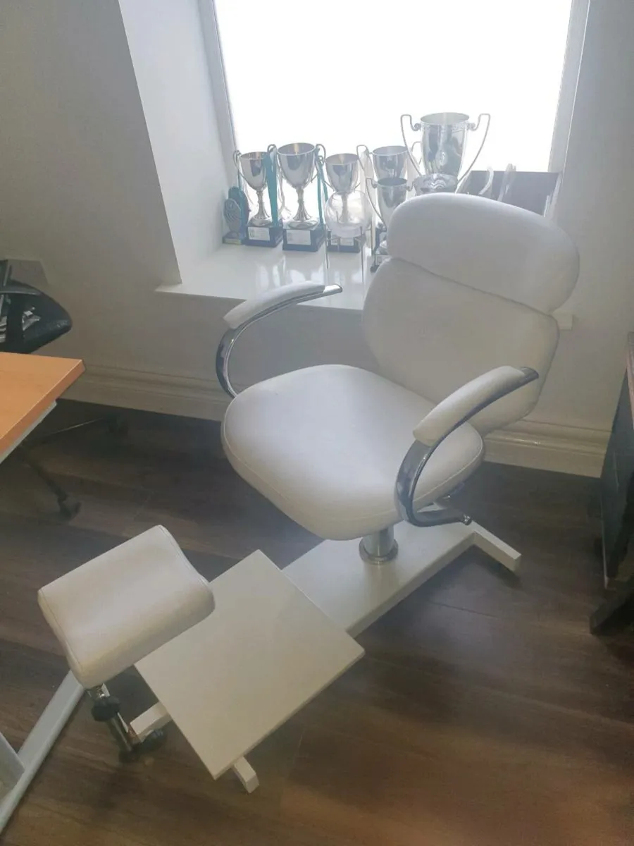 Pedicure chair - Image 1