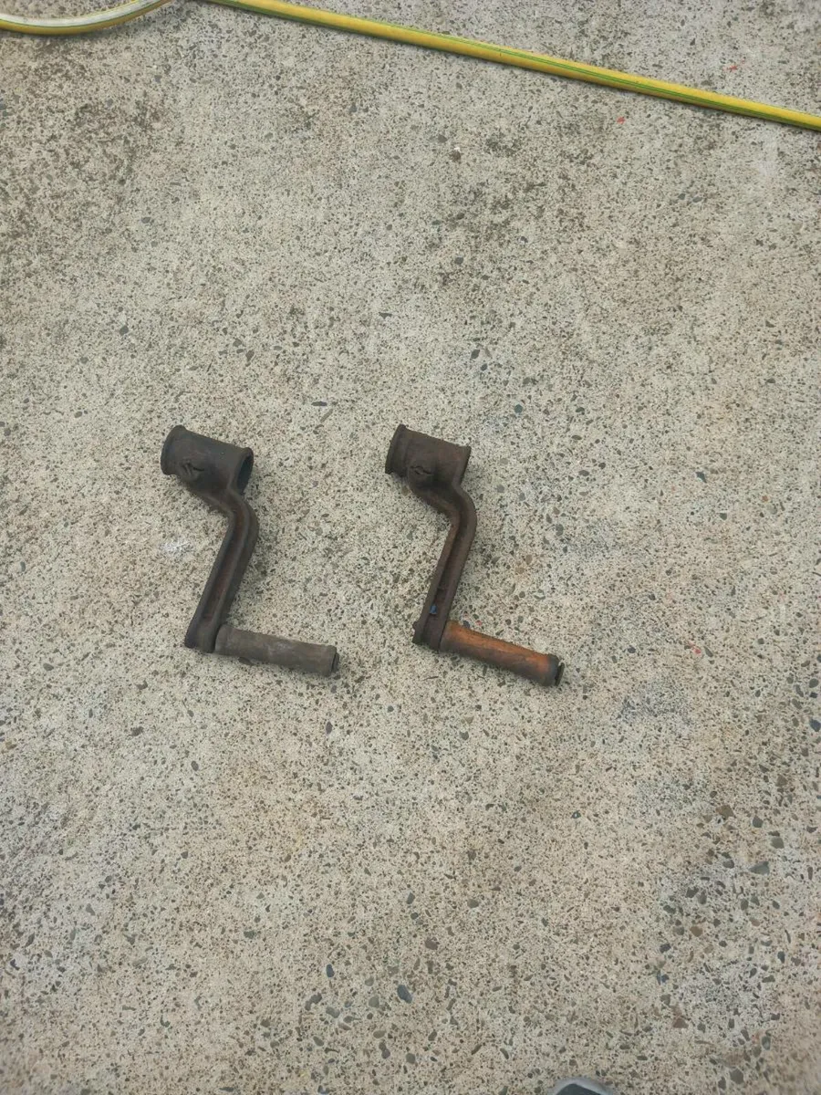 Lister cement mixer starting handles - Image 1