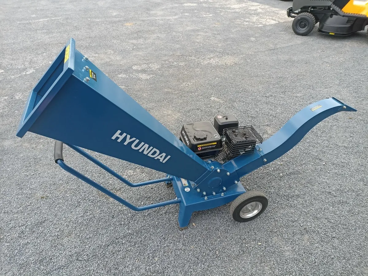 WOOD CHIPPER SHREDDER - FOR HIRE - Image 1