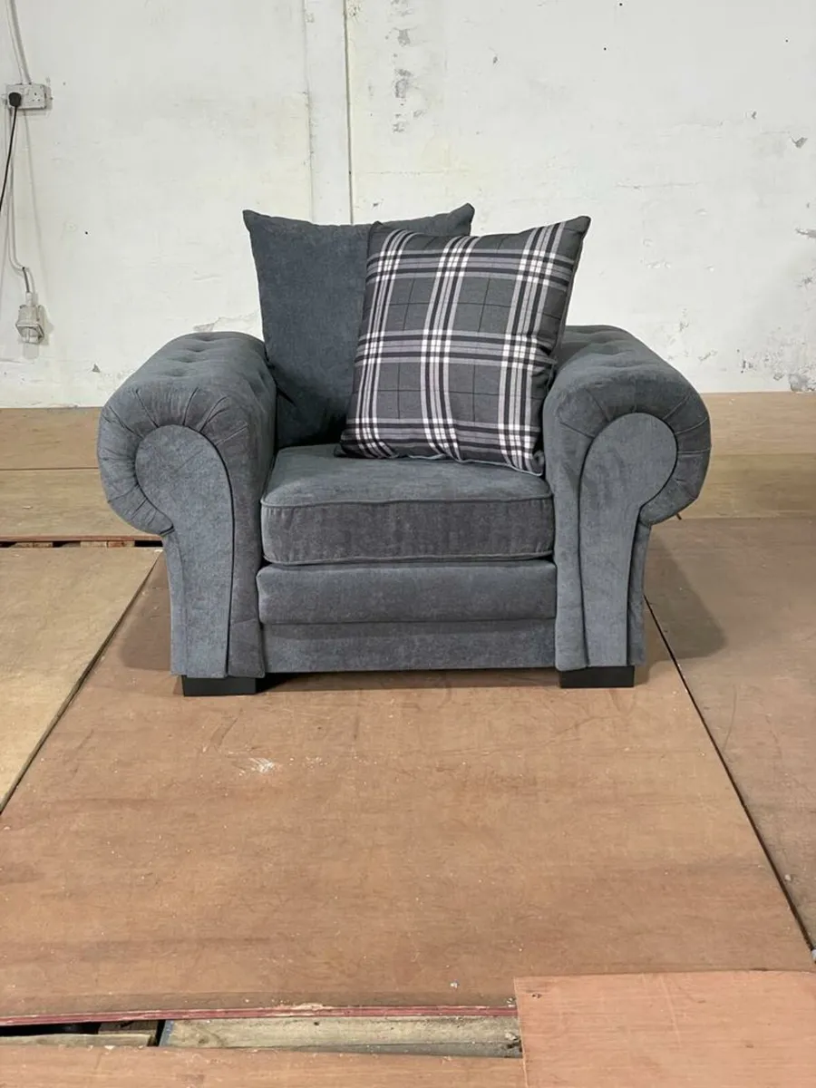 Luxury Recliner and Fabric Sofas
Brand new leather - Image 3