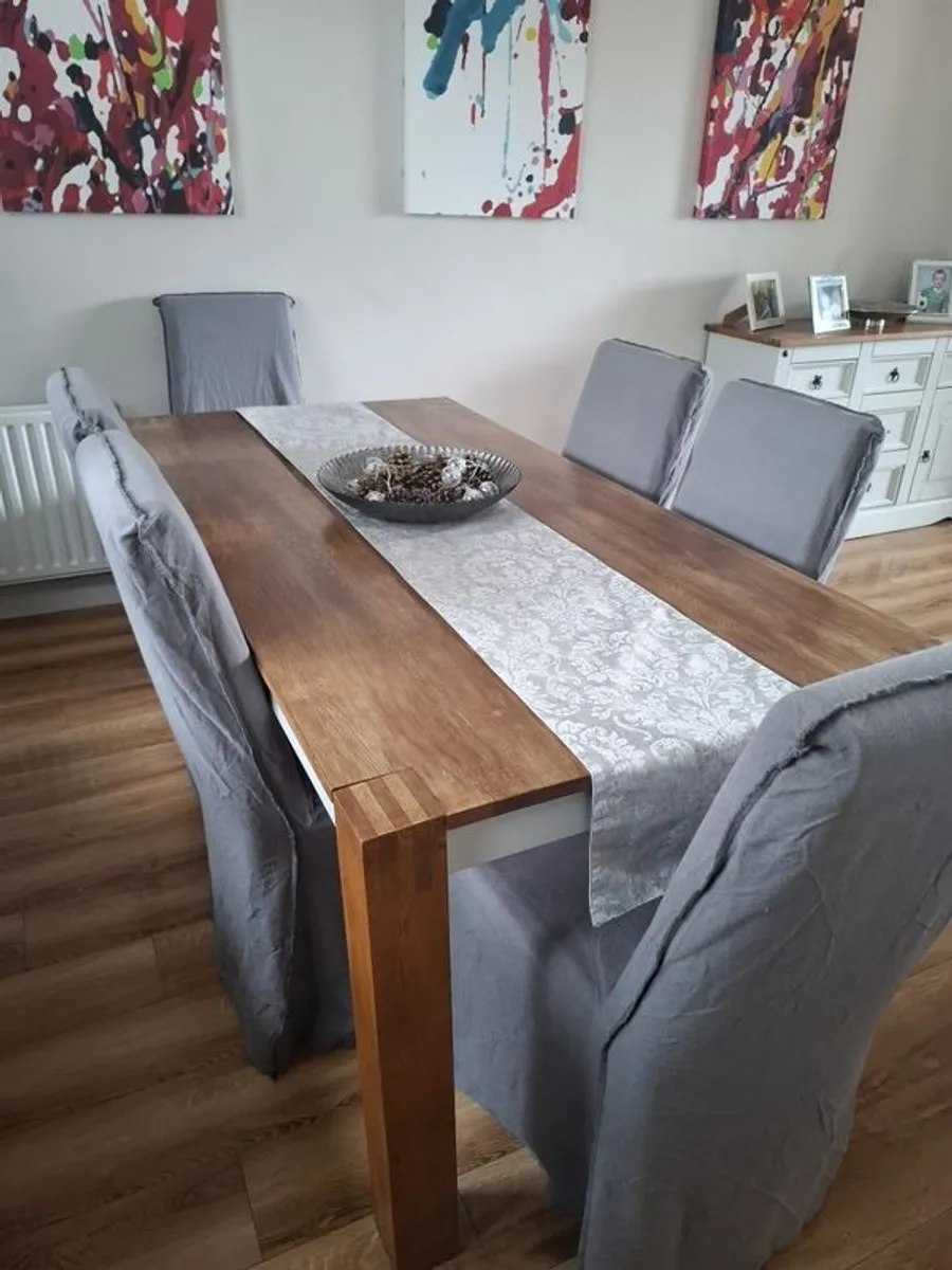 Extendable dining table and 6 chairs - Image 1