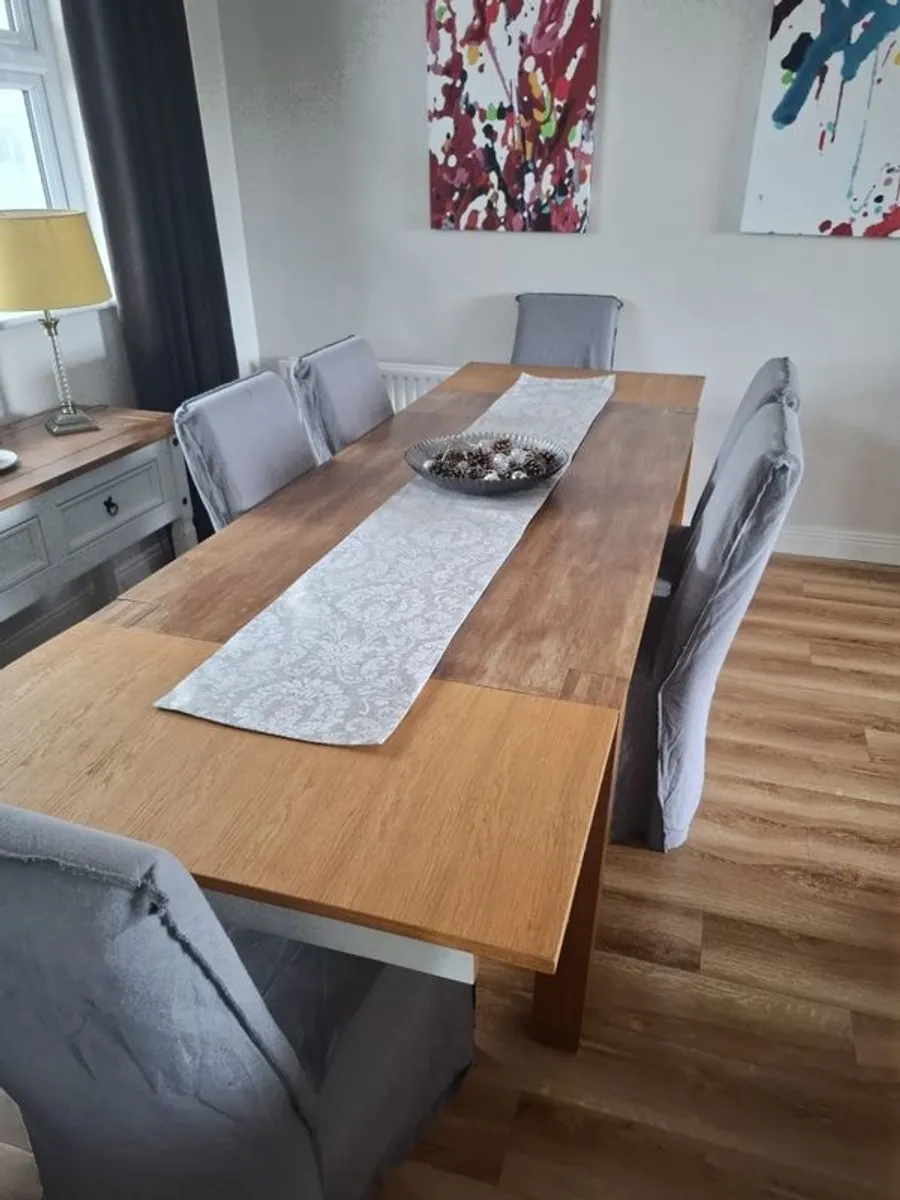 Extendable dining table and 6 chairs - Image 3