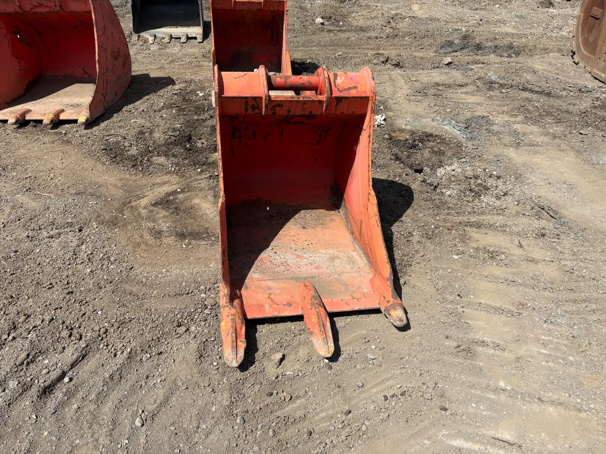 Trenching Bucket (D22) Miller Hitch - Image 1