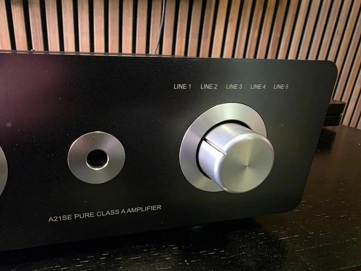 Sugden A21SE Signature Integrated Amplifier - Image 3