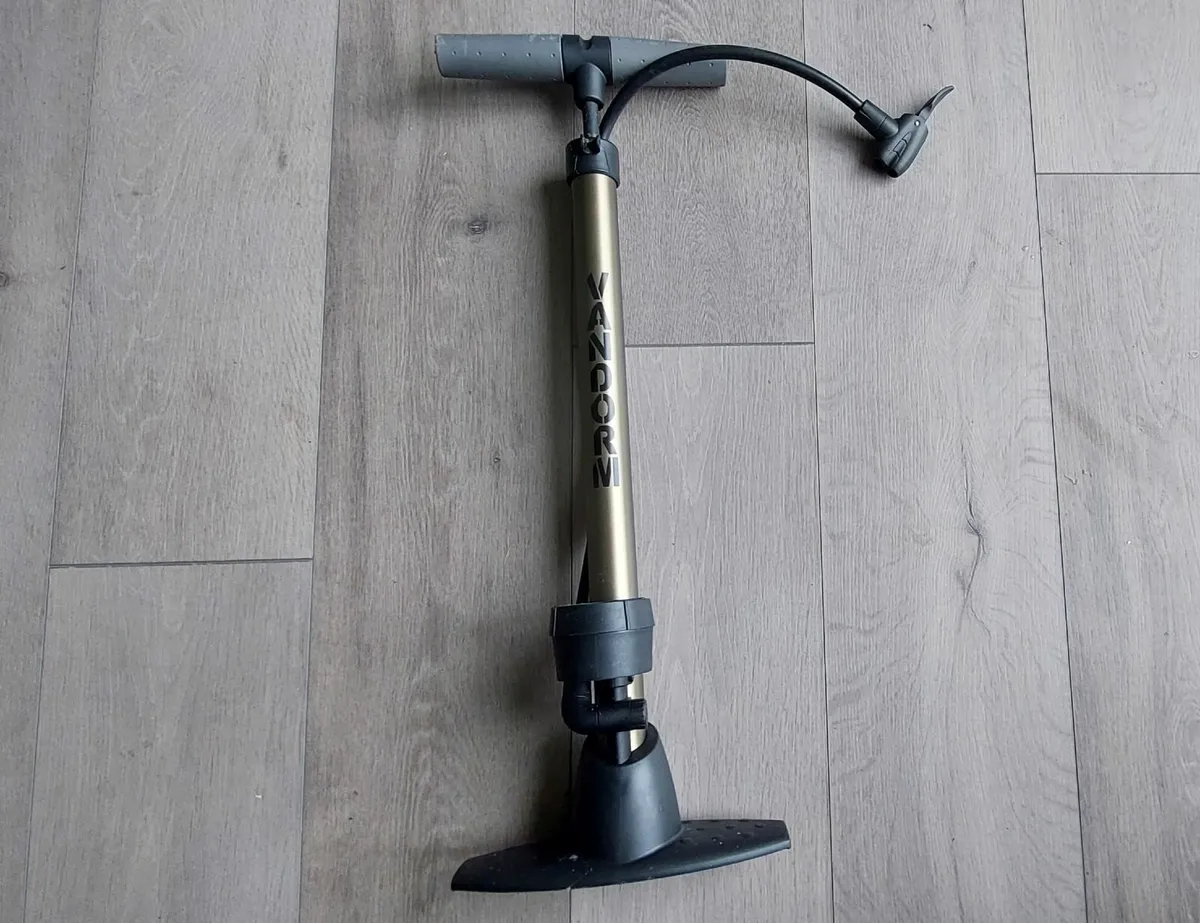 Bicycle pump with display - Image 1