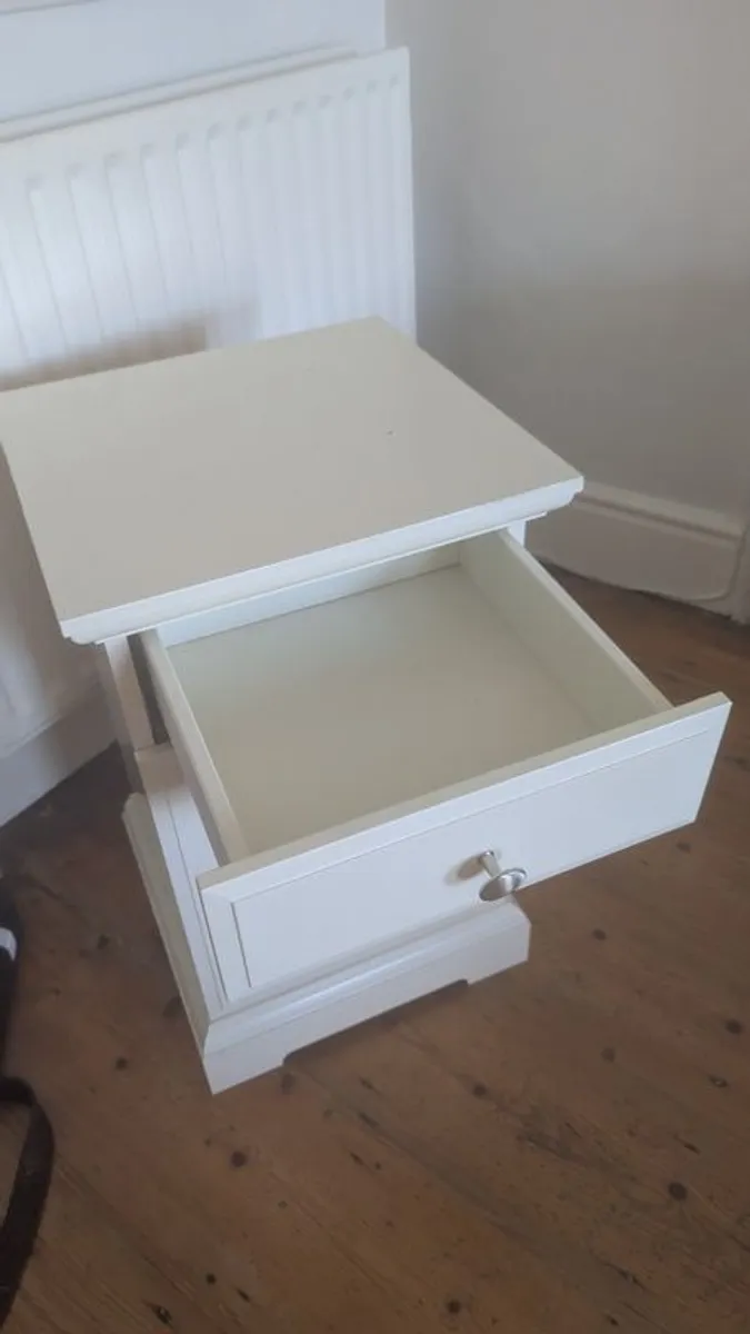White bedside locker - Image 3