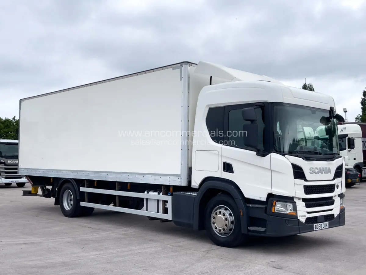 2018 (68) SCANIA P250 4X2 BOX - Image 1