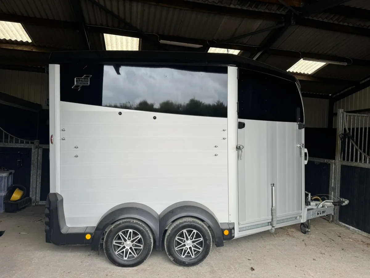 Immaculate Ifor Williams HBX511 in black/aluminium - Image 1