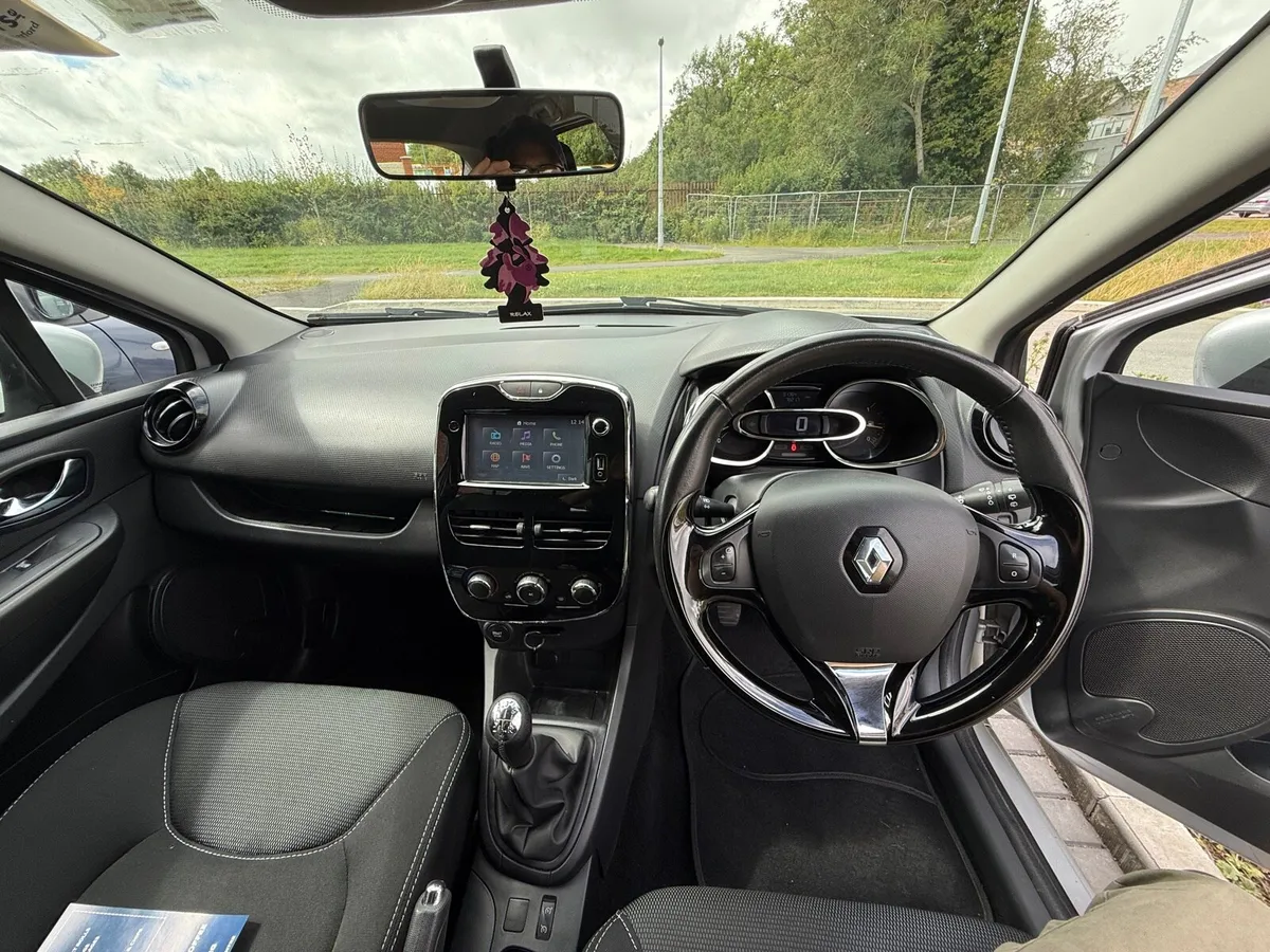 Renault Clio - Image 2
