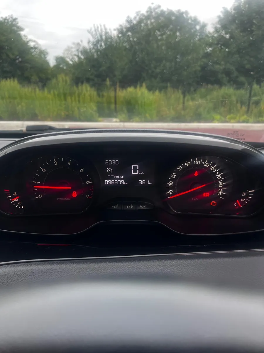 Peugeot 208 petrol 1.2 nct and tax 2013 - Image 2
