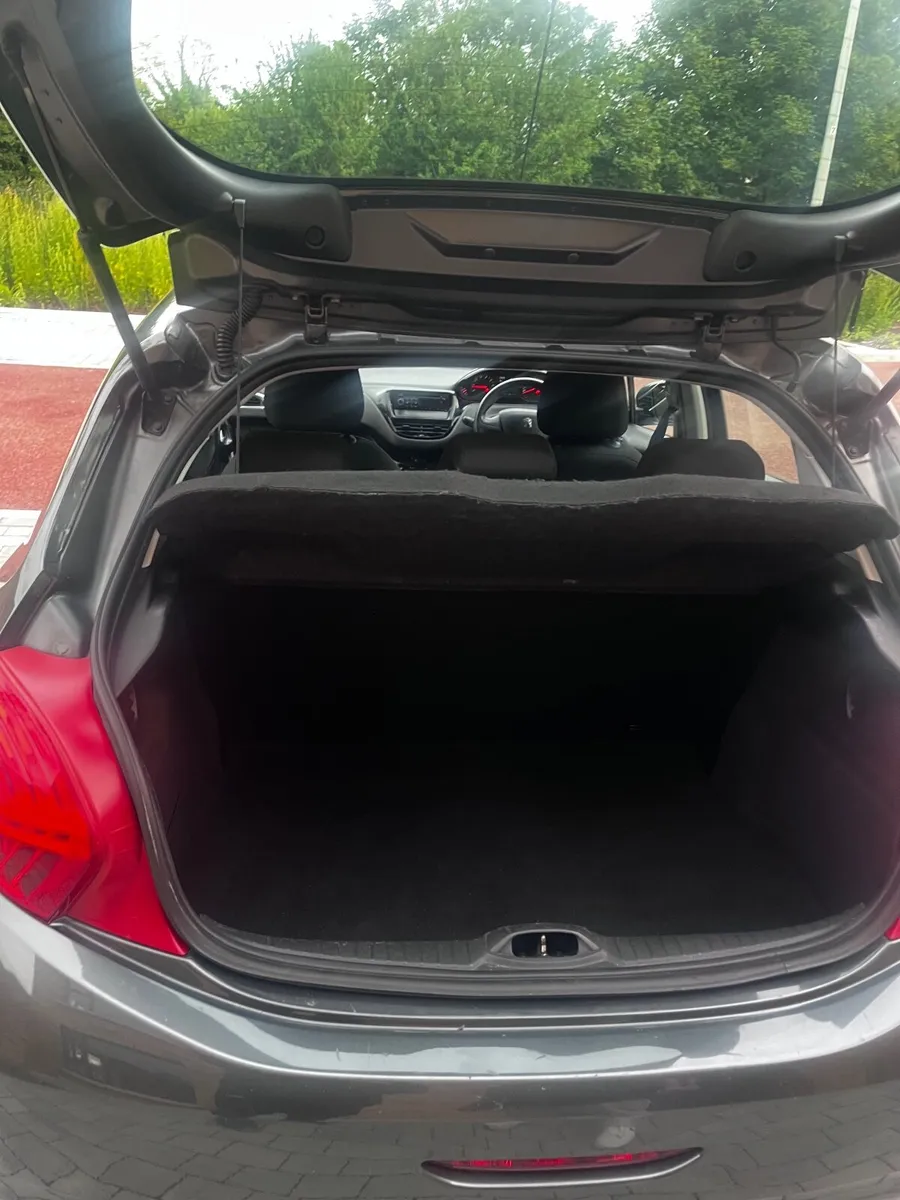 Peugeot 208 petrol 1.2 nct and tax 2013 - Image 3