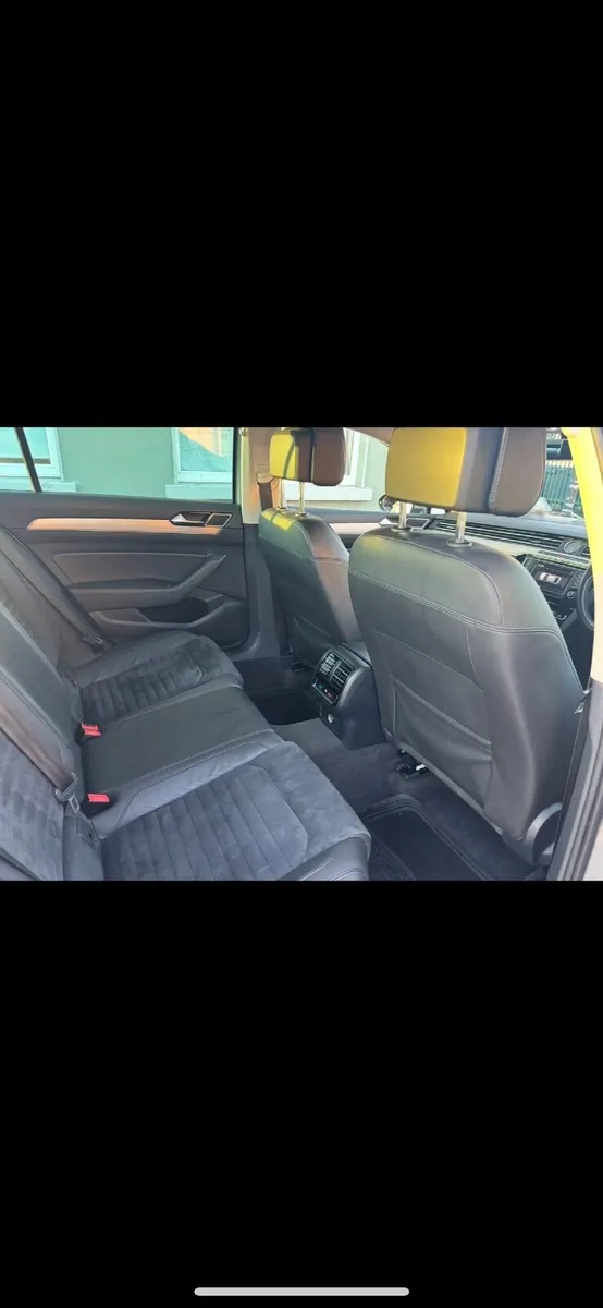 Volkswagen Passat 2015 - Image 2