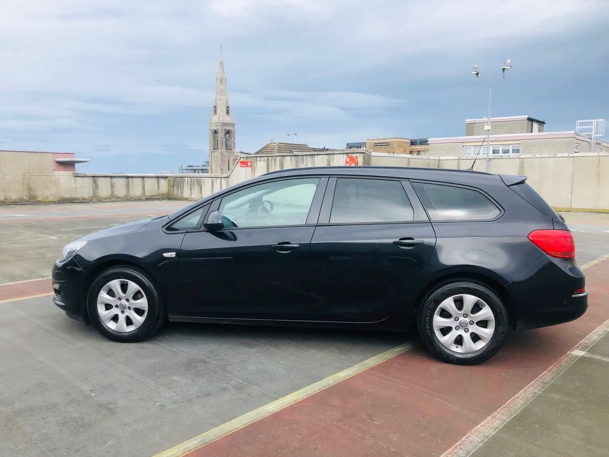 Vauxhall Astra Estate NCT 2027 (2 years) - Image 2
