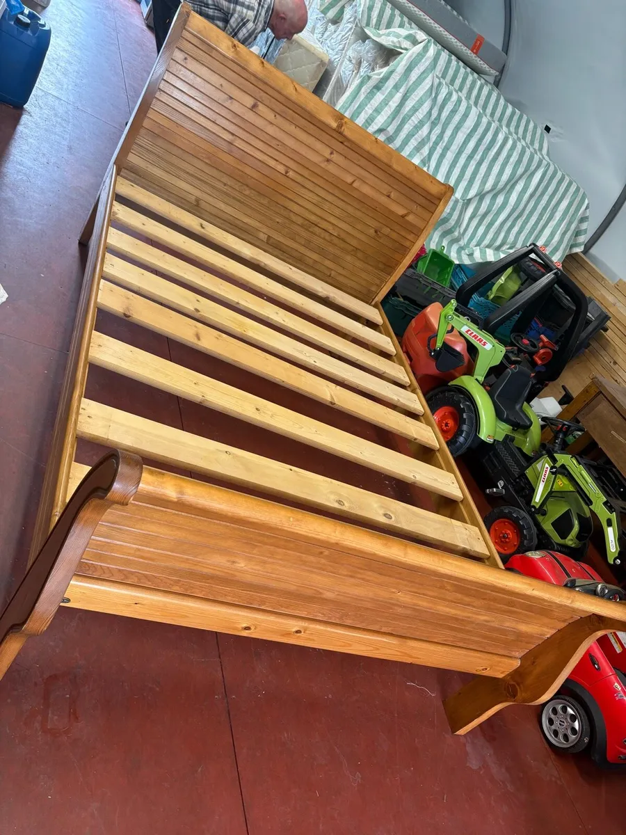 Double sleigh bed with mattress - Image 4