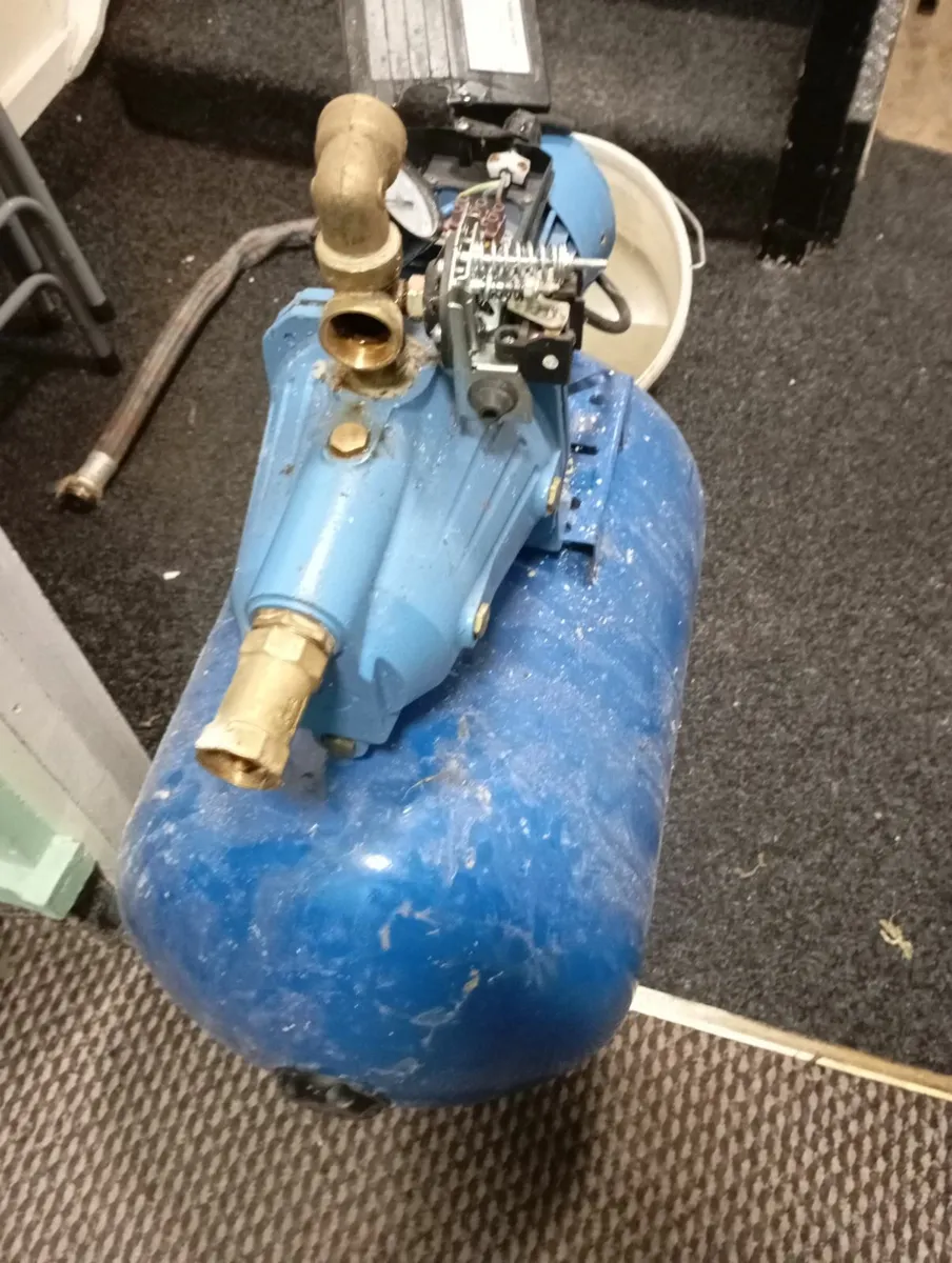 free scrap metal 4 pumps to take away - Image 2
