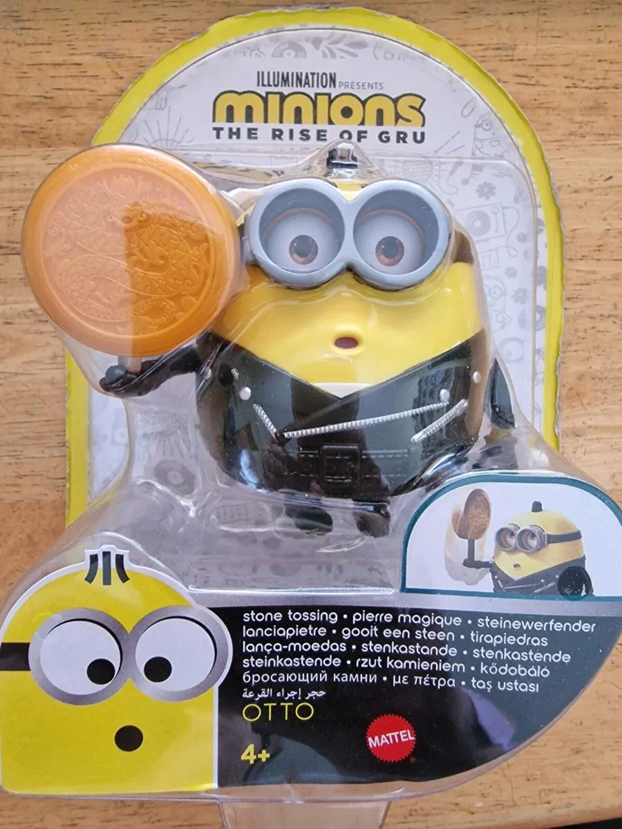 Minions The Rise of Gru  Stone Tossing Otto Figure - Image 1