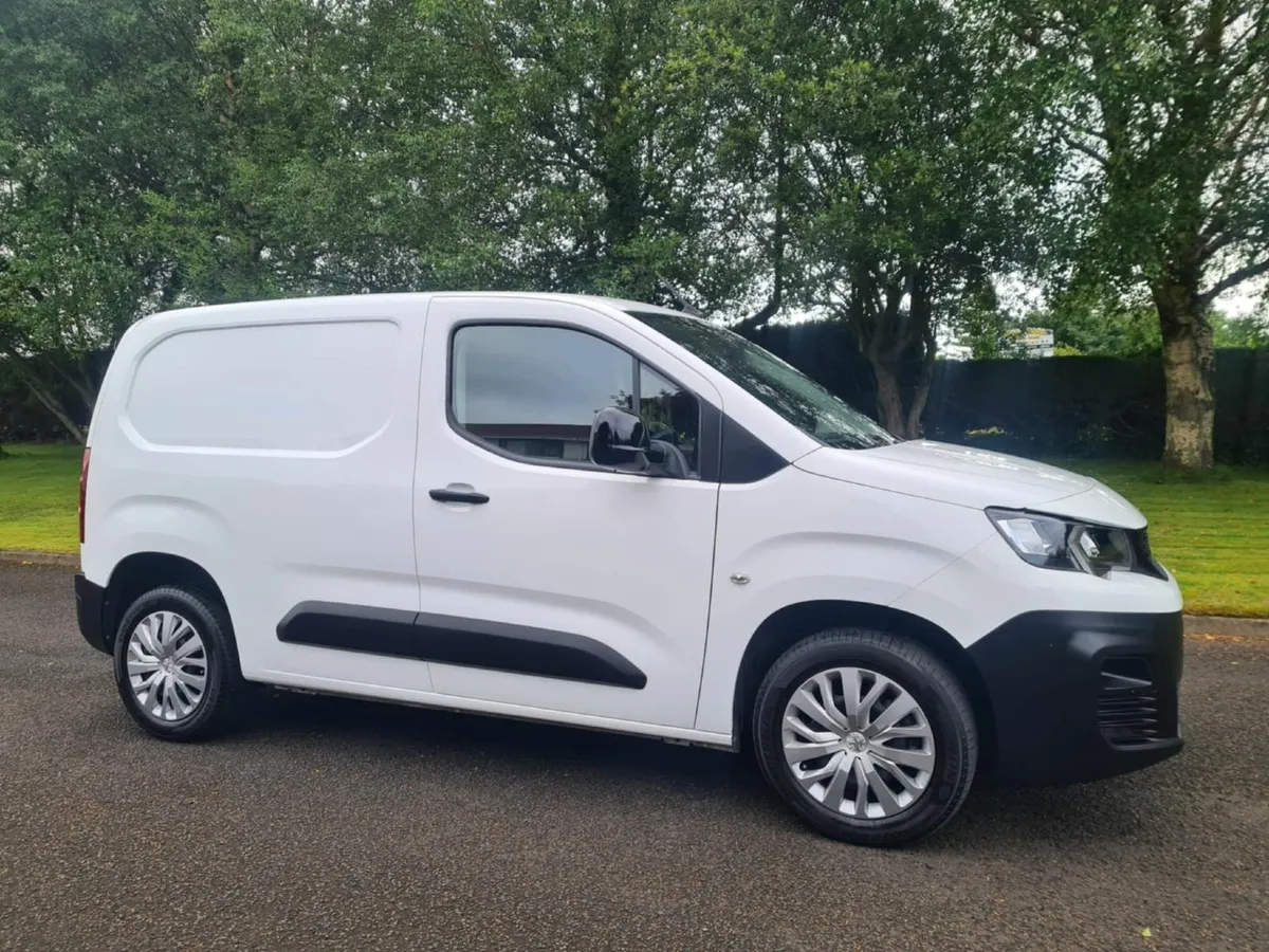 2022 Peugeot Partner 1.5 HDi BlueHDi Professional - Image 1