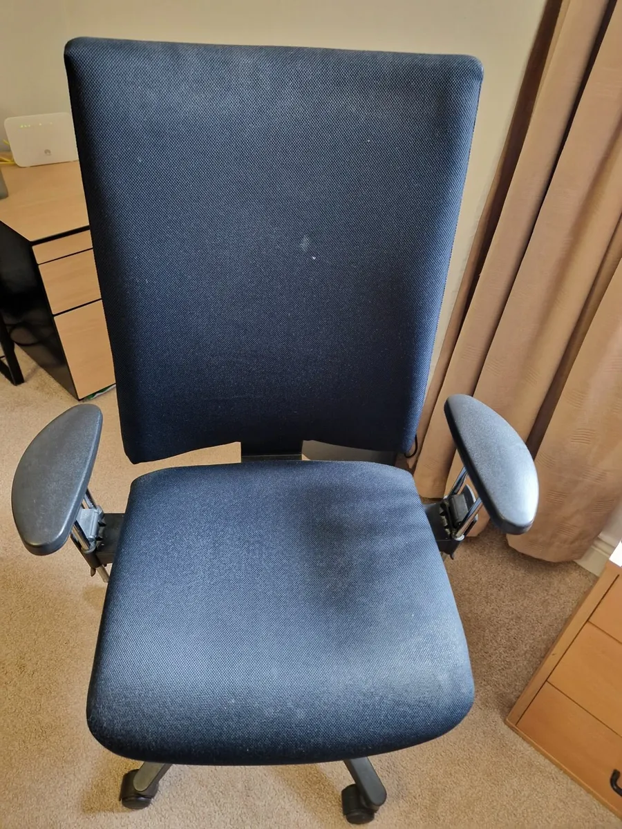 Office chairs - Image 3