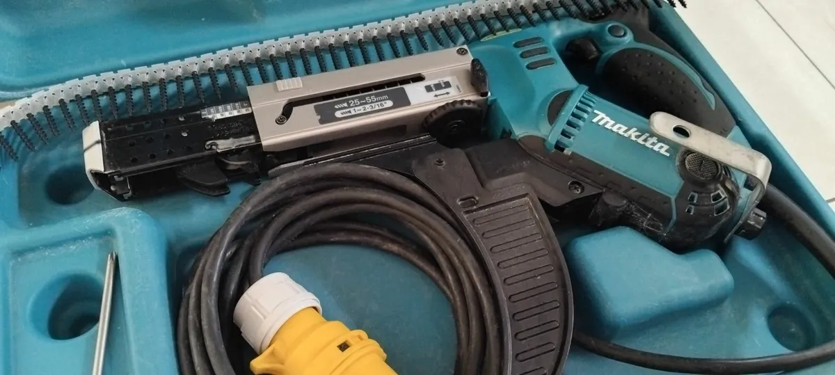 Makita 6843 Auto Feed 110v - Image 1