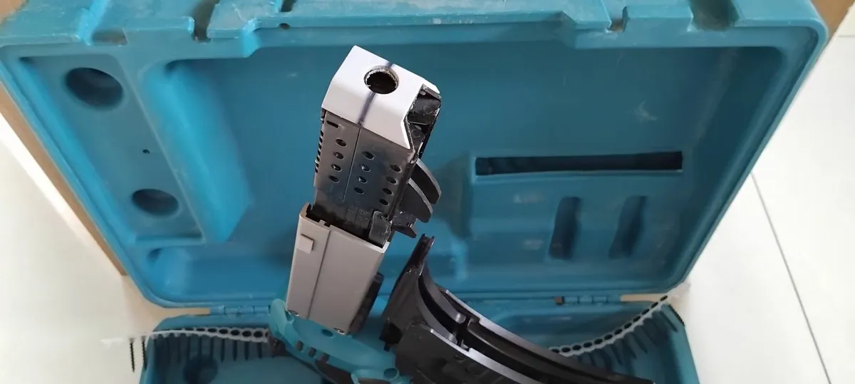 Makita 6843 Auto Feed 110v - Image 4