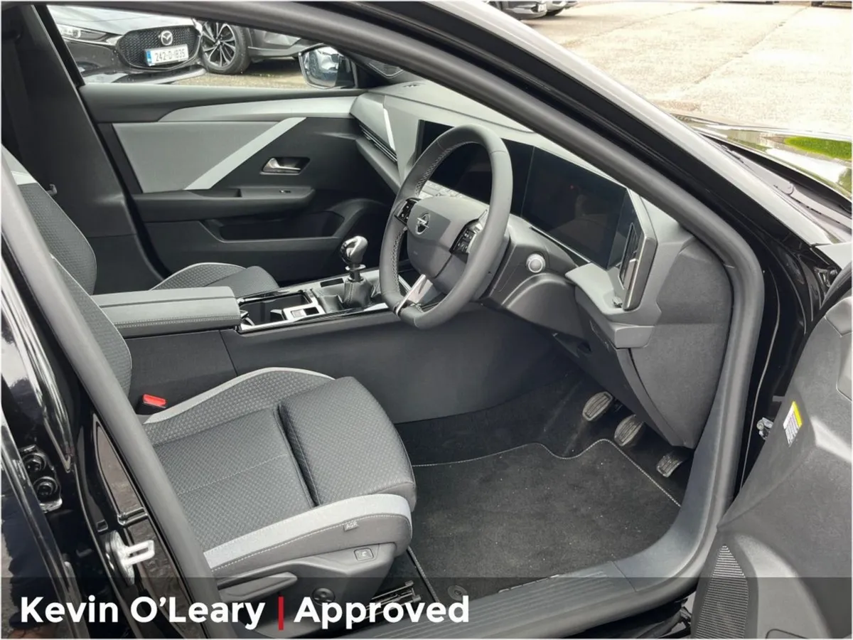 Opel Astra Elegence 1.2 110PS - Image 4