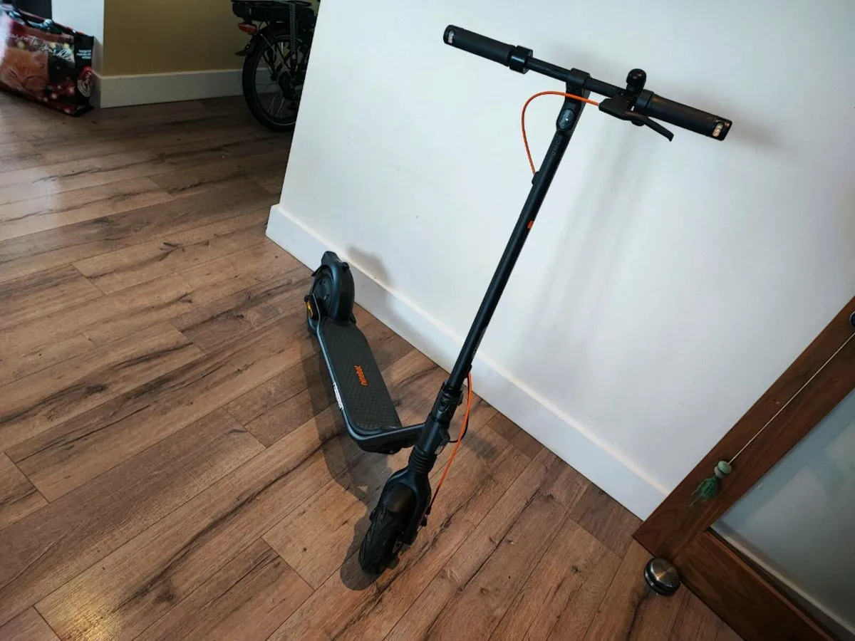Ninebot F2 PRO E-Scooter - Image 2