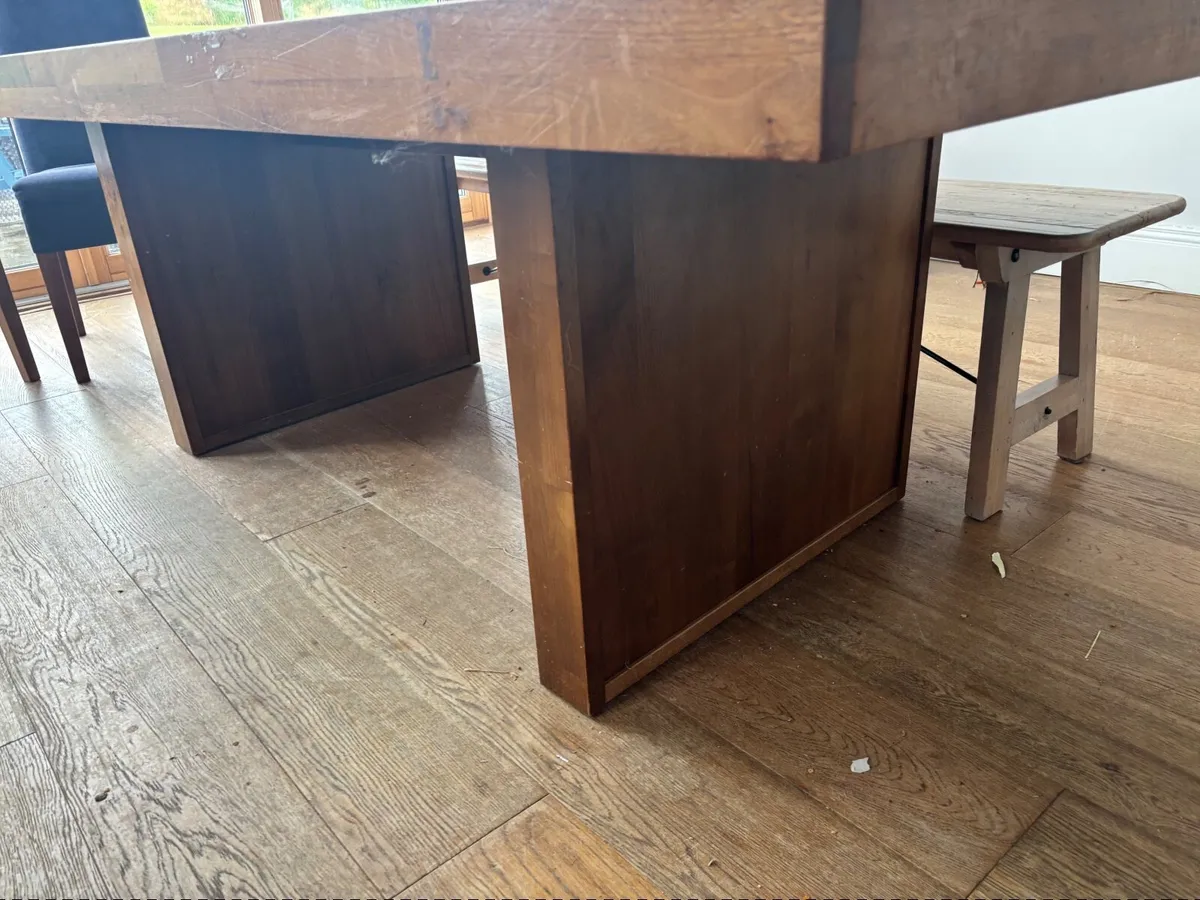 Dining table - Image 1